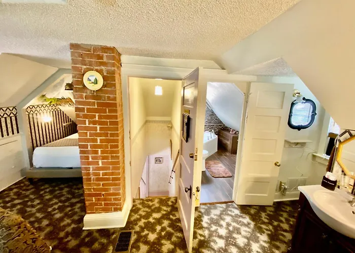 Holden House 1902 Bed & Breakfast Inn