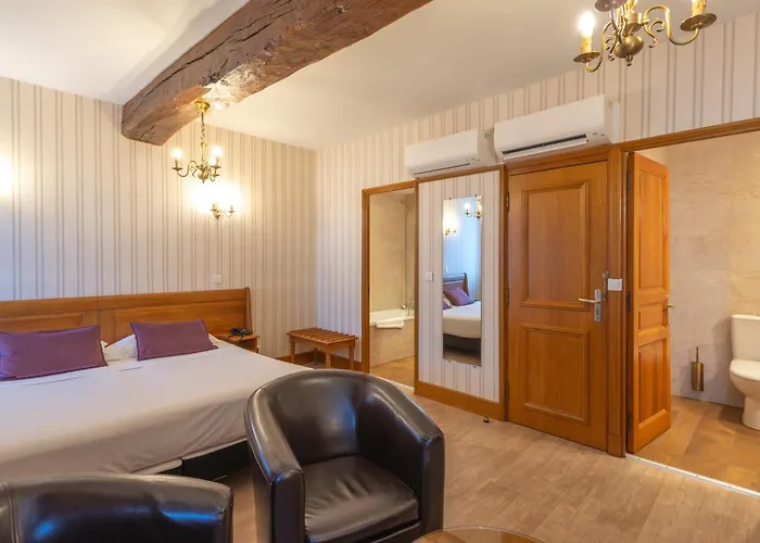 Hotel De La Cloche