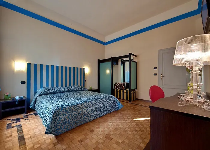 Hotel Con Piscina Grand Nizza Et Suisse