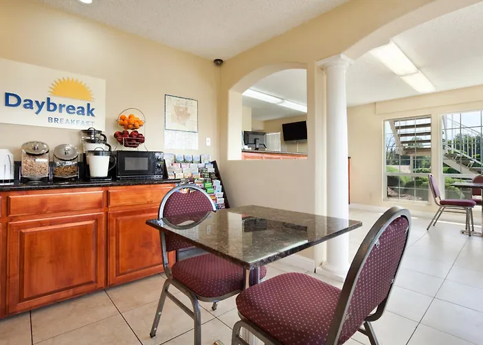 Days Inn By Wyndham Turlock
