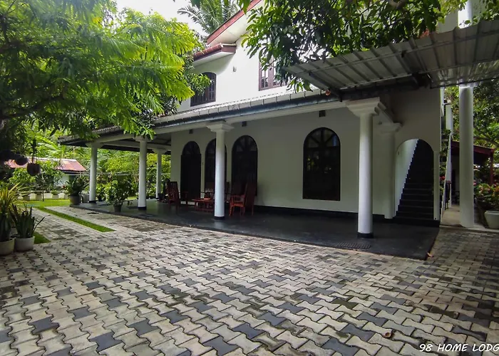 B&B only: 98 Home Lodge Dambulla
