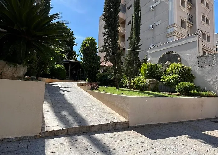 Nacoes Plaza