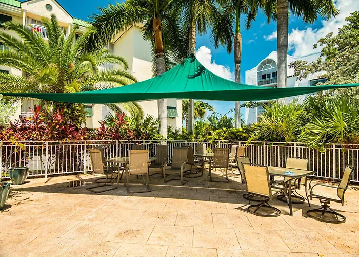 Sunrise Suites - Sea Breeze Suite 101