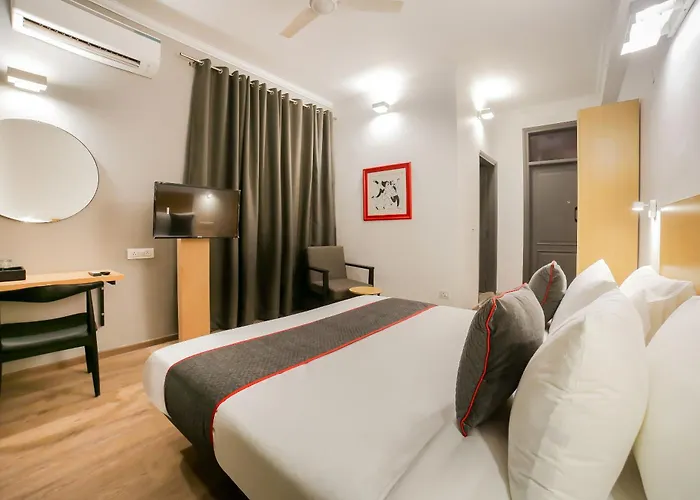 Hotel with Tennis: King Delhi Airport