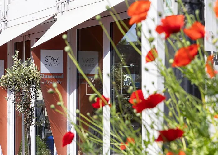 Сity center hotels Stow Away Waterloo