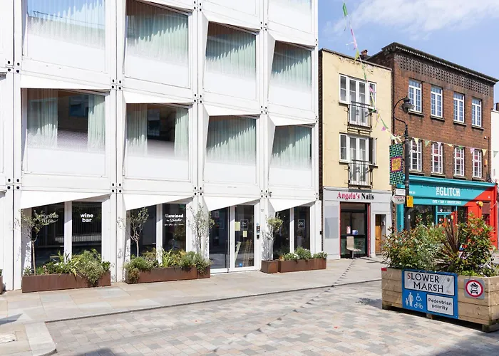 Сity center hotels Stow Away Waterloo