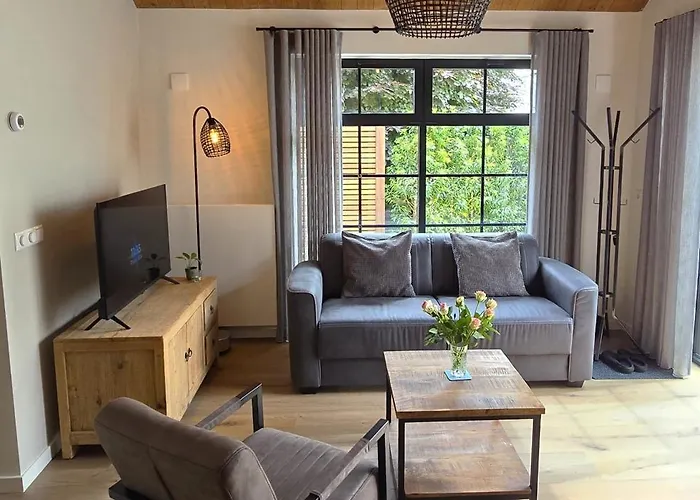 Dwp47 - Holiday Home With Own Beach Entrance