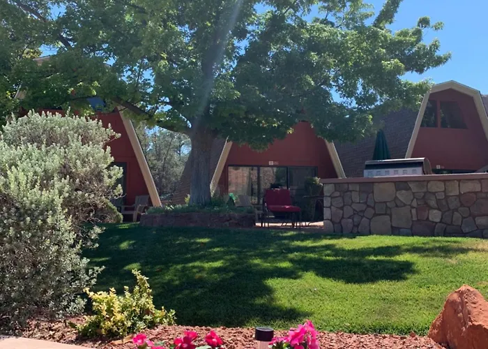 Cheap hotel: Red Agave Resort