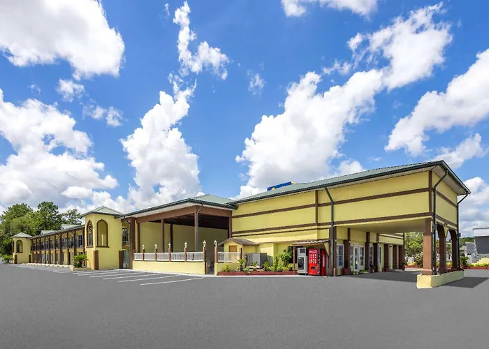 Days Inn By Wyndham Waycross