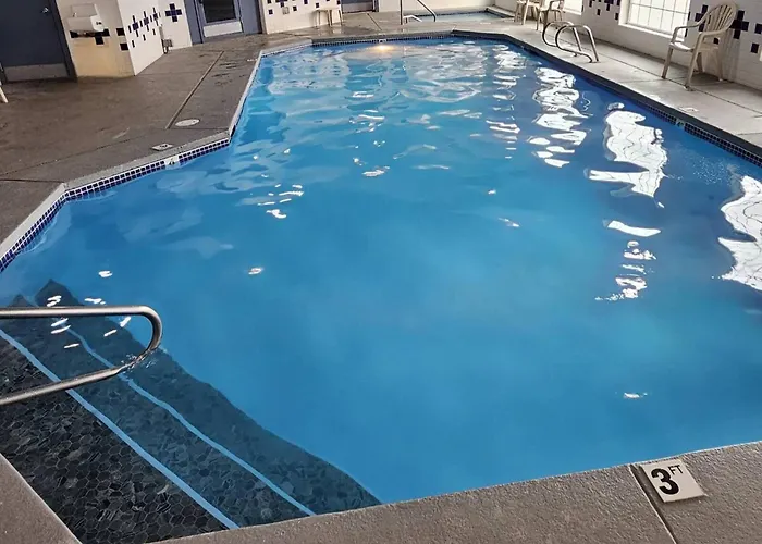 Lighthouse Suites Inn