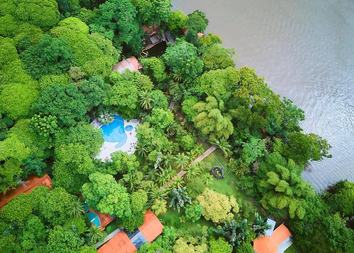 Beach hotel: Evergreen Lodge