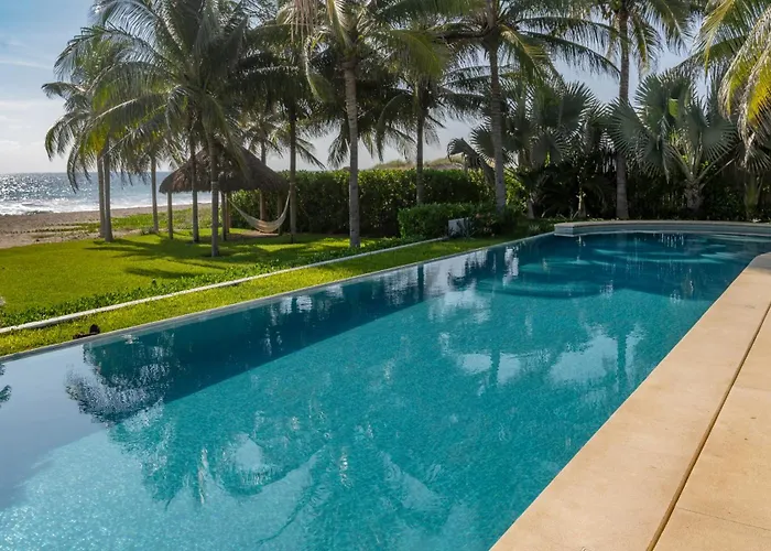 Lodge: Casa Mona - Beachfront Luxury Villa - Verified Listing