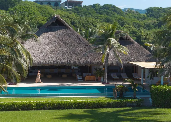 Lodge: Casa Mona - Beachfront Luxury Villa - Verified Listing