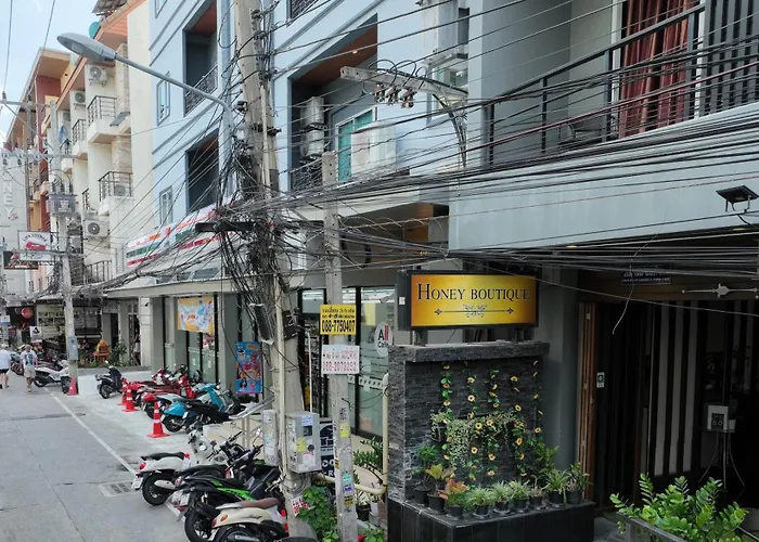 Hotel near College: Honey Boutique Hotel