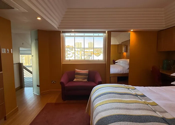 Drakes Hotel