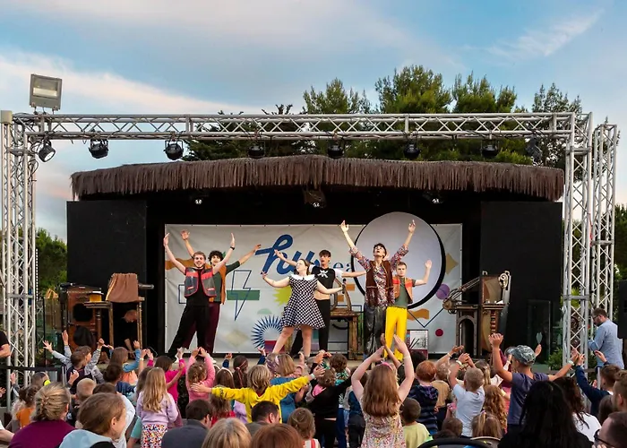 Hu Park Albatros Village