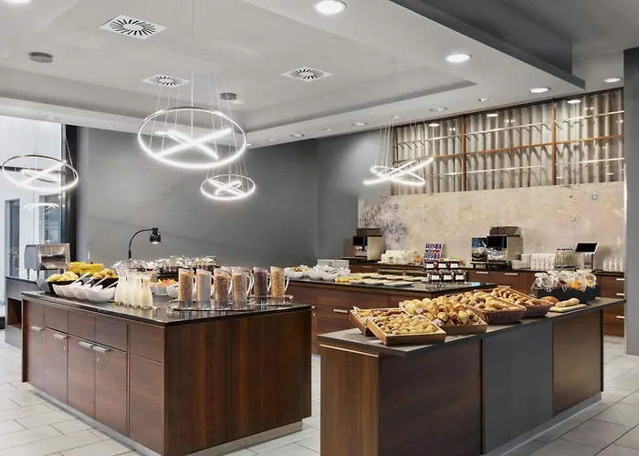 Courtyard By Marriott City East