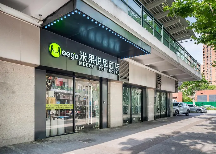 Hotel near College: Meego Yes Hotel
