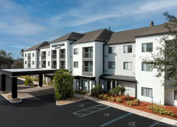 Courtyard By Marriott Lakeland