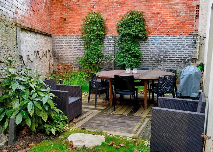 Maison avec jardin, calme et ensoleillée à 2 minutes du centre-ville