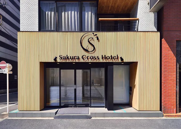 Central hotel: Sakura Cross Hotel Akihabara