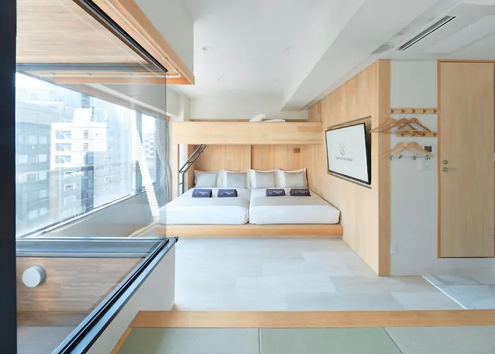 Central hotel: Sakura Cross Hotel Akihabara