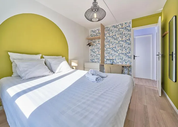 Hôtel accueillant les animaux: Les Chambres de Troyes - Parking Internet Fibre TV