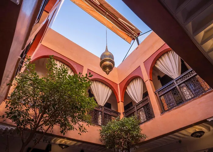Dog friendly hotels Alaka
