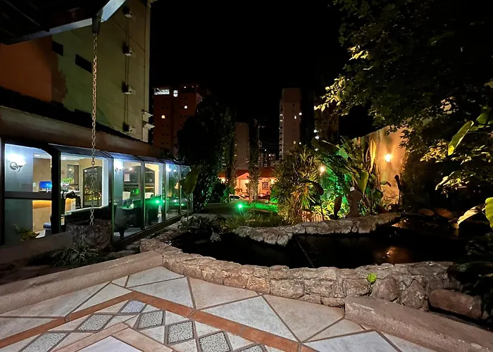 Nacoes Plaza