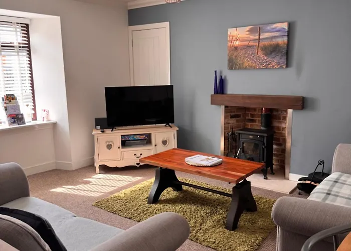 Seaforth Cottage -Dog Friendly, Historical Fishertown, Central Location