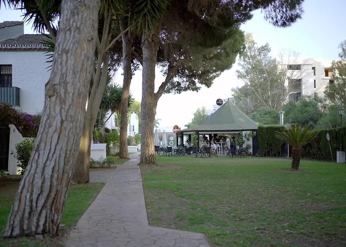 Precioso apartamento a pie de playa en la nueva Milla de Oro entre Estepona y Marbella