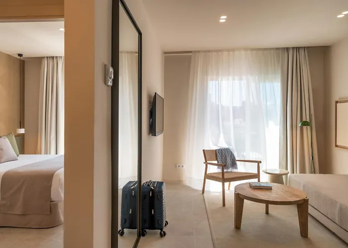Aqua Hotel Bertran Park