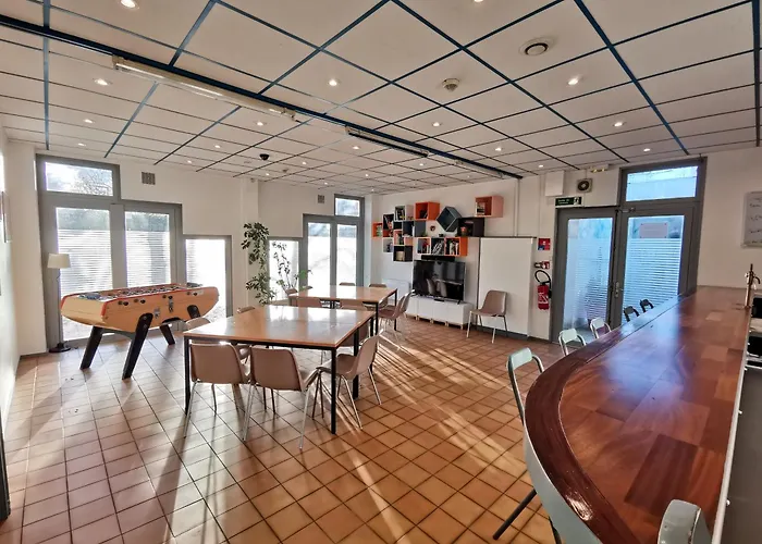 Hotel pres du College: Auberge de Jeunesse HI Boulogne-sur-Mer