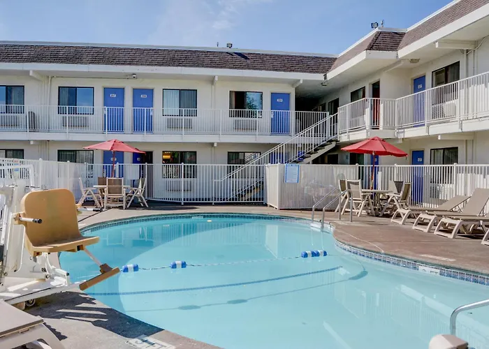 Motel 6-, Or