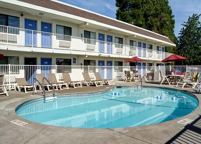 Motel 6-, Or
