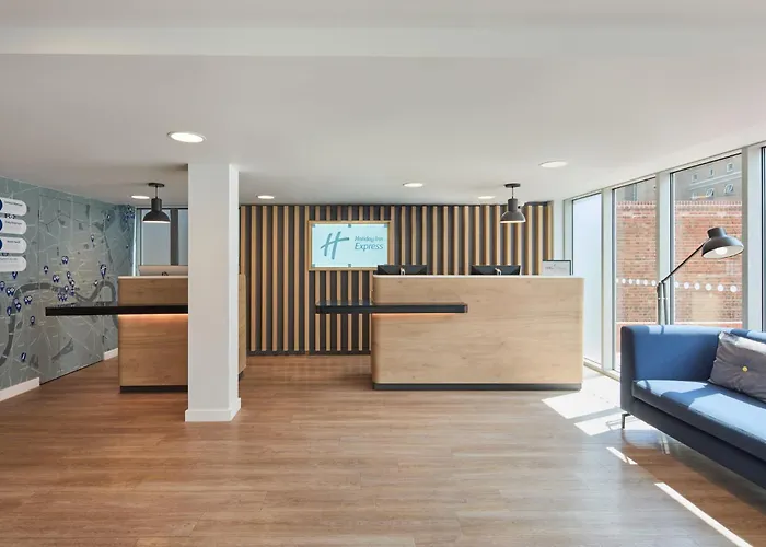  Holiday Inn Express London Limehouse By Ihg