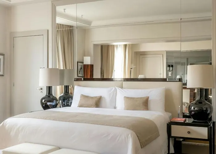 Luxury hotel only: Prince De Galles, A Luxury Collection Hotel, Paris