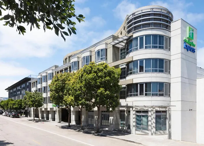 Motel: Holiday Inn Express Hotel & Suites Fisherman'S Wharf By Ihg