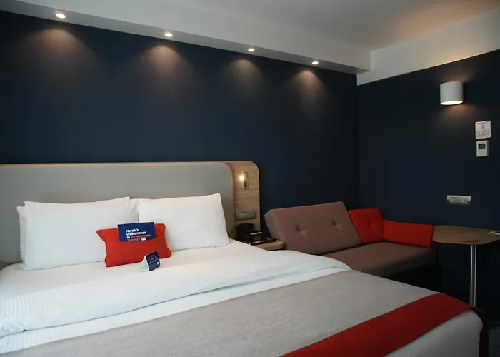 Holiday Inn Express Zürich Airport, an IHG Hotel