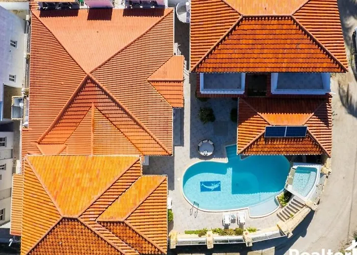 Beachfront Escape Brisas Doradas