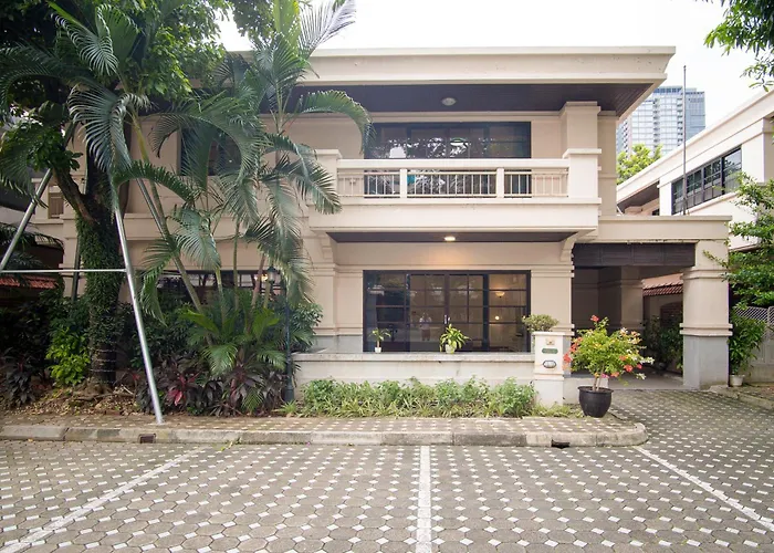 Hotel with view: Oriental Palace Apartments Hanoi