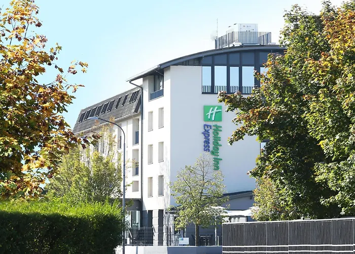 Holiday Inn Express - By Ihg