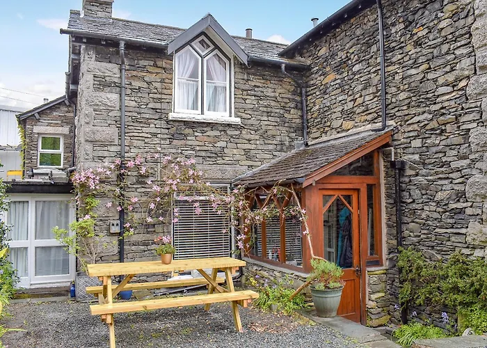 Dog friendly hotels Old Court House