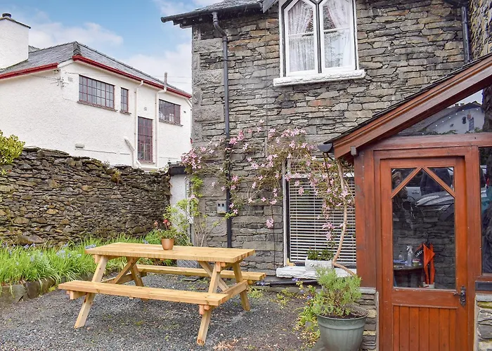 Dog friendly hotels Old Court House