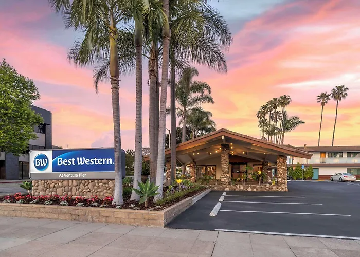 Hotel with pool: Best Western At Ventura Pier