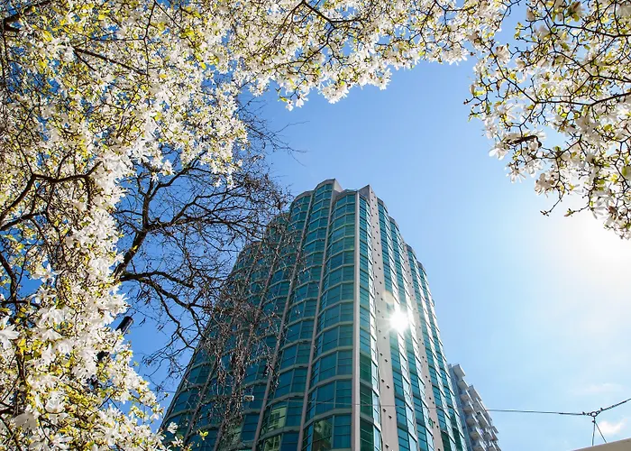 Rosedale On Robson Suite