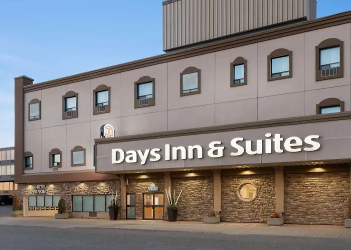 Сity center hotels Days Inn & Suites By Wyndham Sault Ste. Marie On