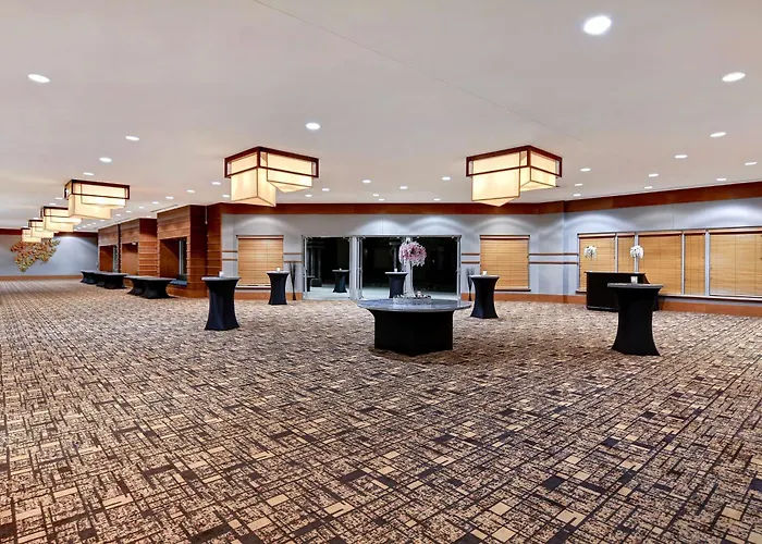 Doubletree By Hilton Phoenix- Tempe
