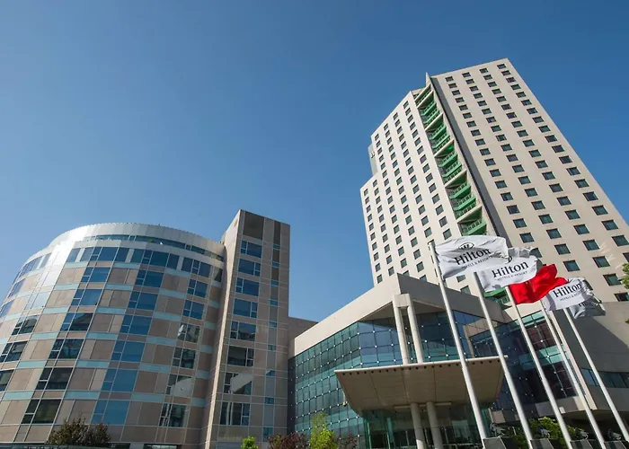 Hotels with pool Hilton Beijing
