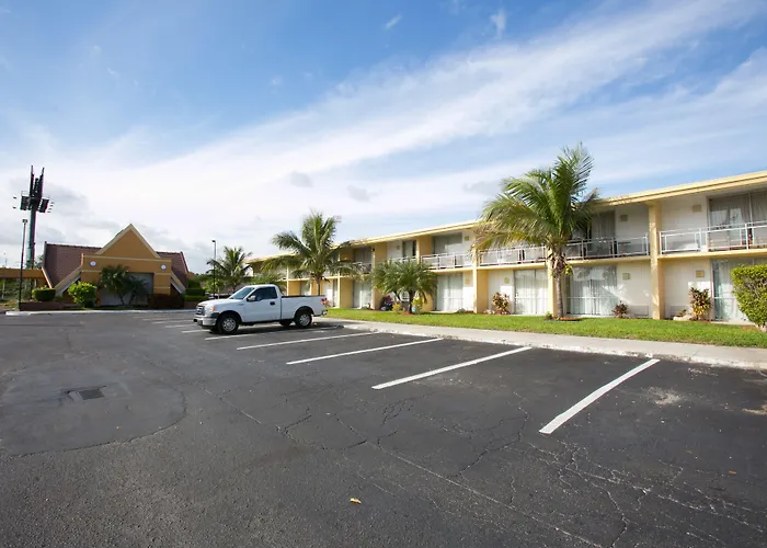 The Hollywood Gateway Inn